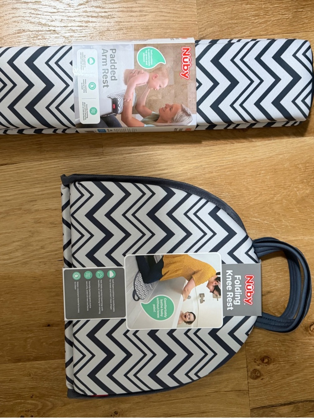 Nuby Chevron Padded Arm & Folding - Black/White